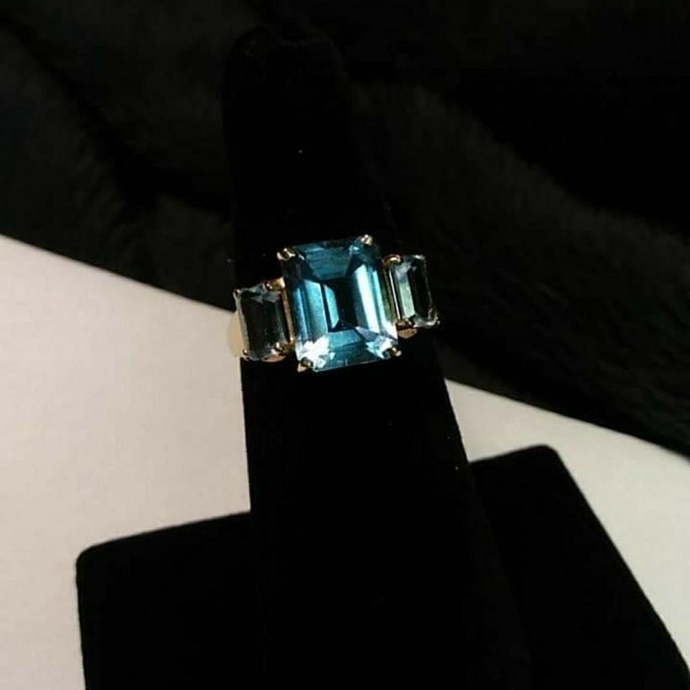 10K solid gold Blue Topaz Ring 6.5
